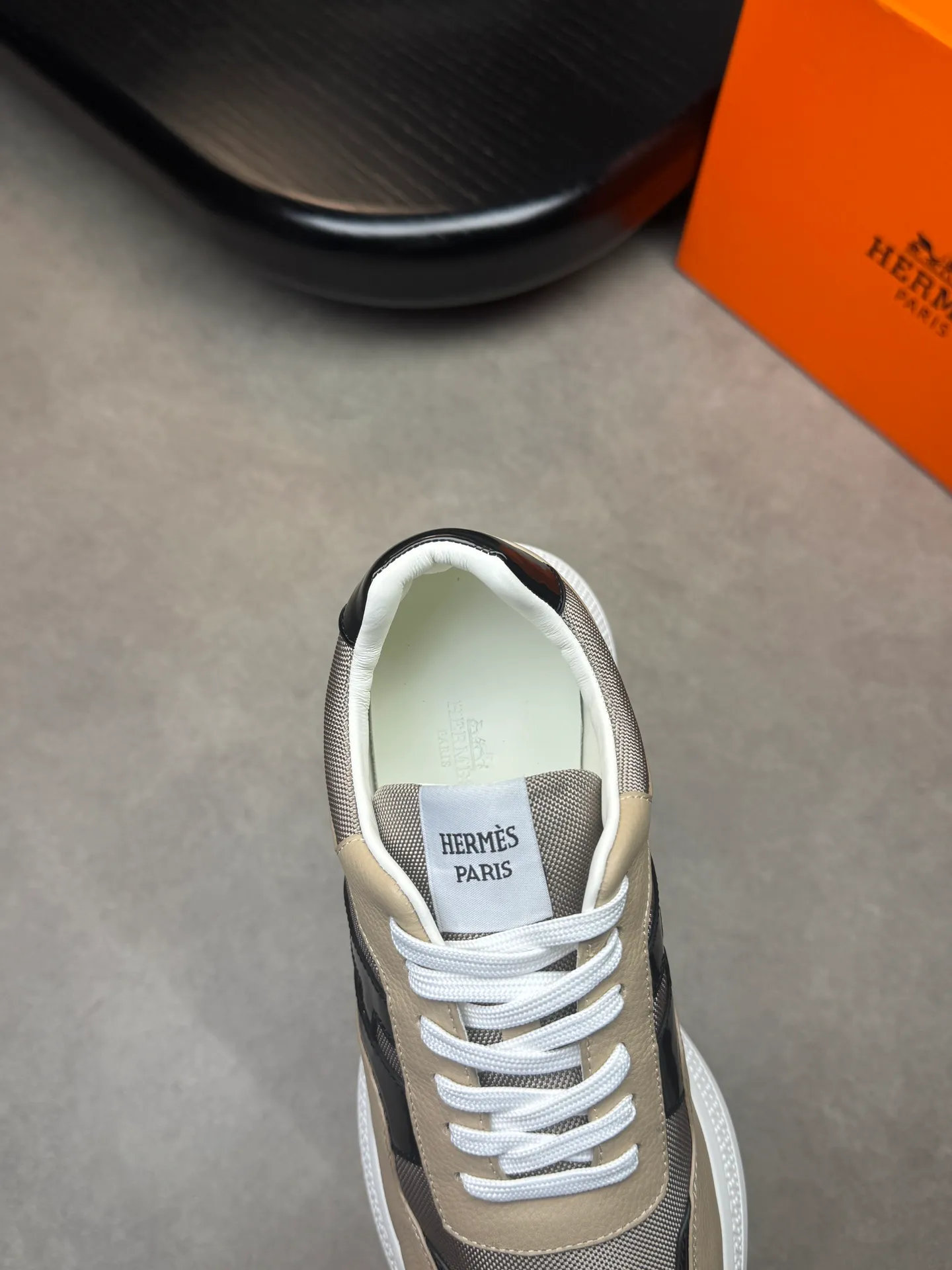 [HERMES] Hermès men's shoes 💰520💰 - high-end quality original items 🔍🔍🔍 casual sports shoes - upper: 🔝 pebbled calfskin, brand high mercerized canvas, body sewn with brand ´H´ totem, tongue brand logo cloth label - lining: water-dyed cowhide -Outsole: Ultra-light T men's shoes 💰U foam·rubber; two-color molded outsole -Ultra-high quality control·Fine workmanship: highlighted (high-end·luxury·grade) -Size: 39-44 (38, 45, can be customized)